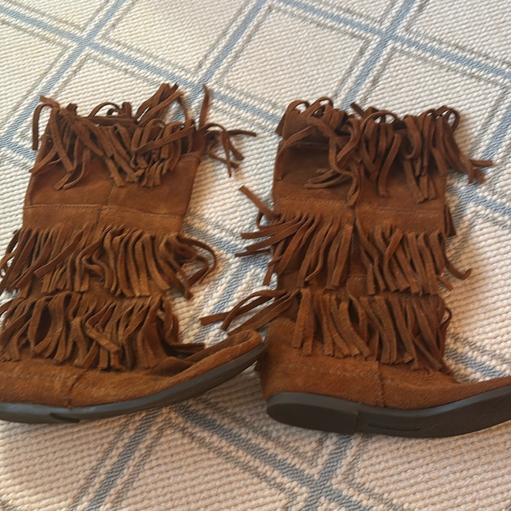 EUC Minnetonka 3-Layer Fringe Brown Suede Boot Sz 9